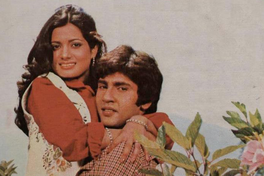 বাবা রাজেন্দ্র কুমারই শুধু নন, মামাবাড়ির দিক থেকেও বলিউড-সংযোগ ছিল মনোজের। দুই পরিবারের পদাঙ্ক অনুসরণ করে অভিনয় শুরু করেন মনোজ। অভিনয়জীবনে পা রেখে তাঁর নতুন নাম হয় কুমার গৌরব।