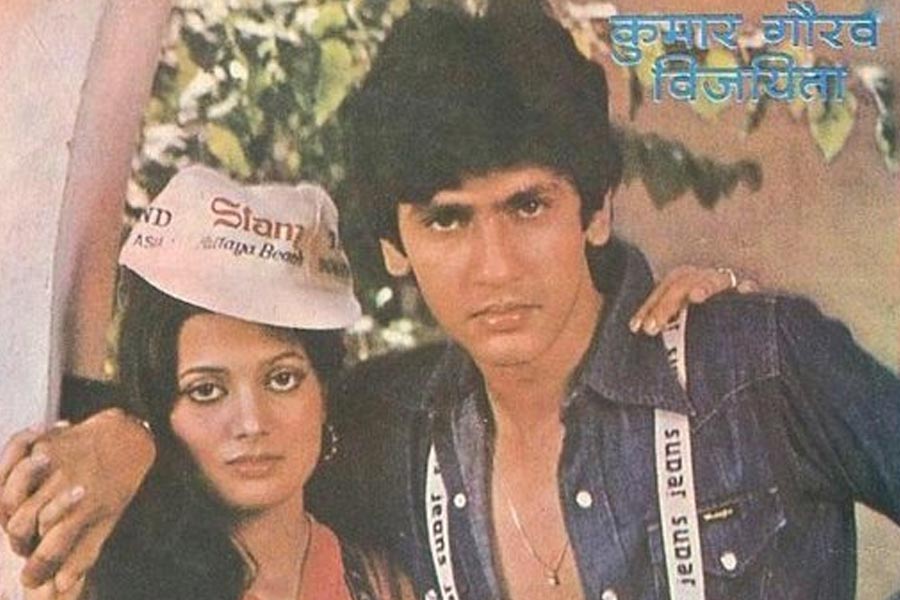 ‘লভ স্টোরি’ ছবিতে কুমার এবং বিজয়েতার জুটি দর্শকের মনে ধরেছিল। পর্দায় তাঁদের সম্পর্কের রসায়ন সকলের পছন্দ হয়। ফলে, পরিচালক-প্রযোজকেরা তাঁদের দু’জনকে একসঙ্গে অভিনয়ের প্রস্তাব দিতে থাকেন।