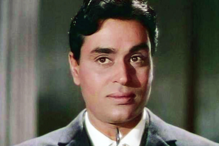 বলিপাড়া সূত্রে খবর, বিজয়েতার সঙ্গে কুমারের মেলামেশা পছন্দ করতেন না রাজেন্দ্র। এই প্রসঙ্গে জানতে পারায় কুমারের সঙ্গে যোগাযোগ ছিন্ন করে দেন বিজয়েতা। কুমারের সঙ্গে যে ছবিগুলিতে অভিনয়ের কথা ছিল, সেগুলির প্রস্তাব প্রত্যাখ্যান করেন তিনি।