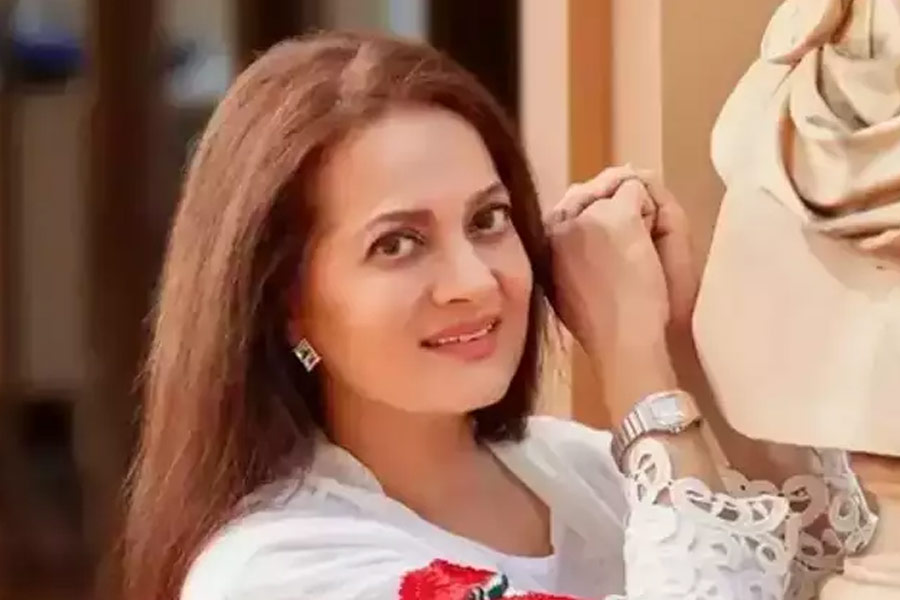 বিজয়েতার উদ্দেেশে কুমার বলেছিলেন, ‘‘তোমার যদি পছন্দ না হয়, তা হলে এখনই আংটিটা ছুড়ে ফেলে দিচ্ছি।’’ বাগ্‌দান পর্বের পর নাকি বিজয়েতার বাড়িও গিয়েছিলেন কুমার।