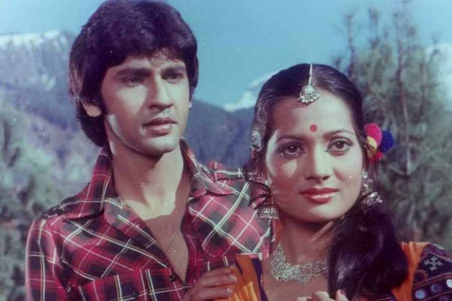 বিজয়েতা বলেন, ‘‘রিমার সঙ্গে আংটিবদলের পর আমার বাড়িতে এসেছিল কুমার। তার পর আমার মায়ের সঙ্গে দেখা করেছিল ও। মায়ের সামনে কুমার কথা দিয়েছিল যে, ও শুধু আমাকেই বিয়ে করবে।’’