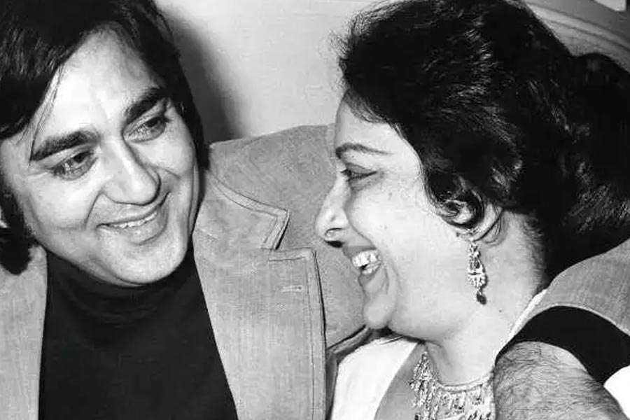 দুই বছরের প্রেমপর্বের পরে ১৯৮৪ সালে তিনি বিয়ে করেন সুনীল দত্ত-নার্গিসের কন্যা নম্রতাকে। রাজ কপূরের পরিবর্তে সুনীল দত্তের জামাই হন কুমার।