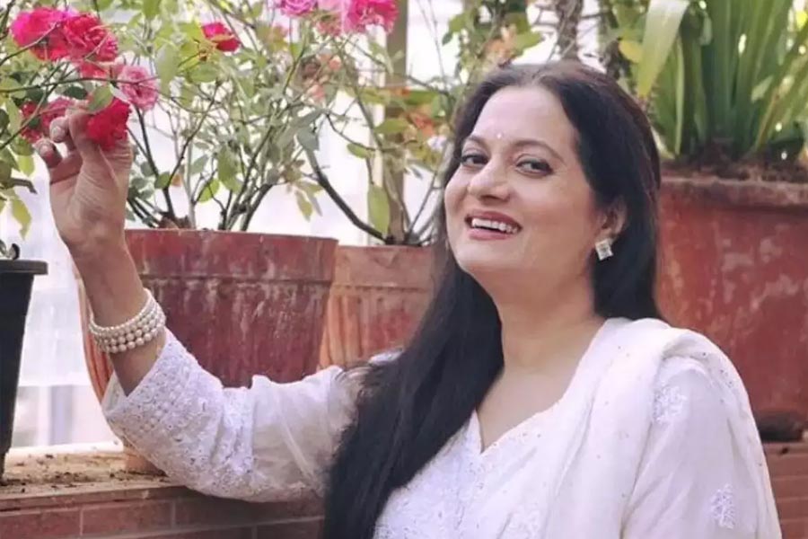 বর্তমানে সঙ্গীতজগৎ এবং সিনেমাজগৎ থেকে বহু দূরে রয়েছেন বিজয়েতা। তাঁর জ্যেষ্ঠ পুত্র অভিতেশ মায়ের পেশা অনুসরণ করে সঙ্গীতচর্চা শুরু করেছেন। অভিনেতা টাইগার শ্রফের দুটো নাচের ভিডিয়োয় গান গেয়েছেন তিনি। কনিষ্ঠ পুত্র ডাক্তারির পড়াশোনা করছেন। দুই পুত্রকে নিয়ে এখন দিন কাটাচ্ছেন বিজয়েতা।