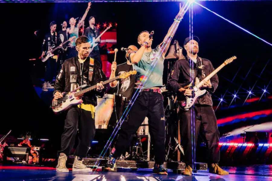 প্রায় ন’বছর পর আবার ভারতে অনুষ্ঠান করছে কোল্ডপ্লে। ২০১৬ সালে মুম্বইয়েই সঙ্গীত পরিবেশন করতে এসেছিলেন ব্যান্ডের সদস্যেরা।