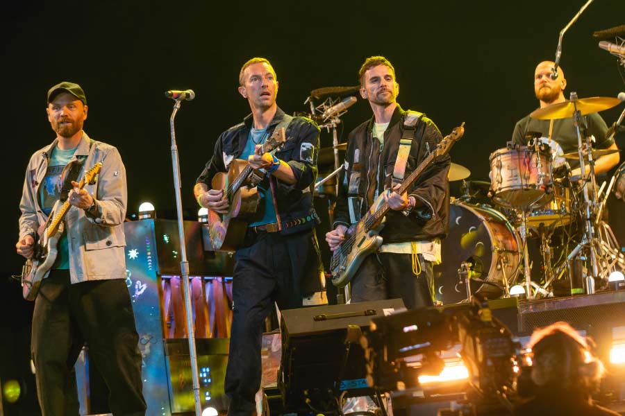 আধুনিক রক সঙ্গীতের শীর্ষস্থানীয় ব্যান্ডগুলোর মধ্যে অন্যতম কোল্ডপ্লে। নব্বইয়ের দশকে ব্যান্ডটি গঠিত হয়। লন্ডন শহরে এর আত্মপ্রকাশ ঘটে। ব্যান্ডের সদস্যেরা লন্ডনের এক বিশ্ববিদ্যালয়ে একে অপরের সঙ্গে পরিচিত হয়েছিলেন। 