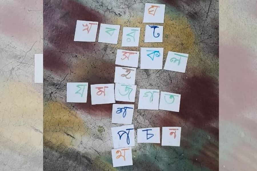 শব্দ ছকে বাংলা পড়া।