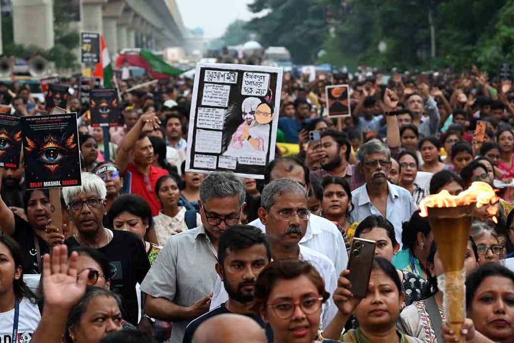 গণপ্রবাহ: রাজধানীর রাস্তা জুড়ে মশাল মিছিল, ২০ সেপ্টেম্বর।