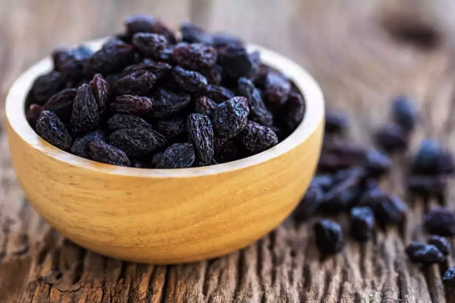 Why black raisin are considered as superfood