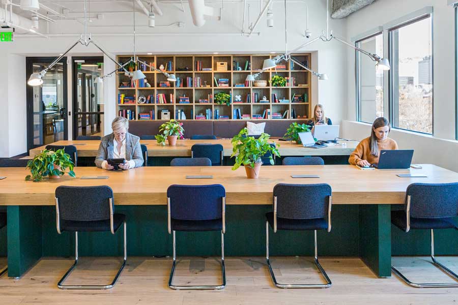 New trend in office, what are the benefits of hot desking 