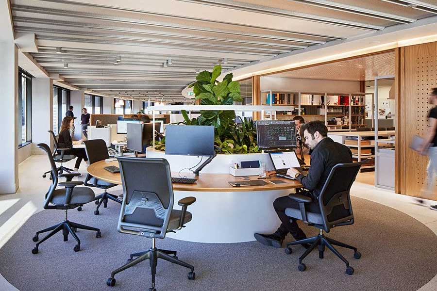 New trend in office, what are the benefits of hot desking 
