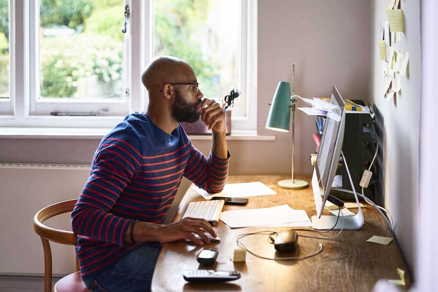 New trend in office, what are the benefits of hot desking 
