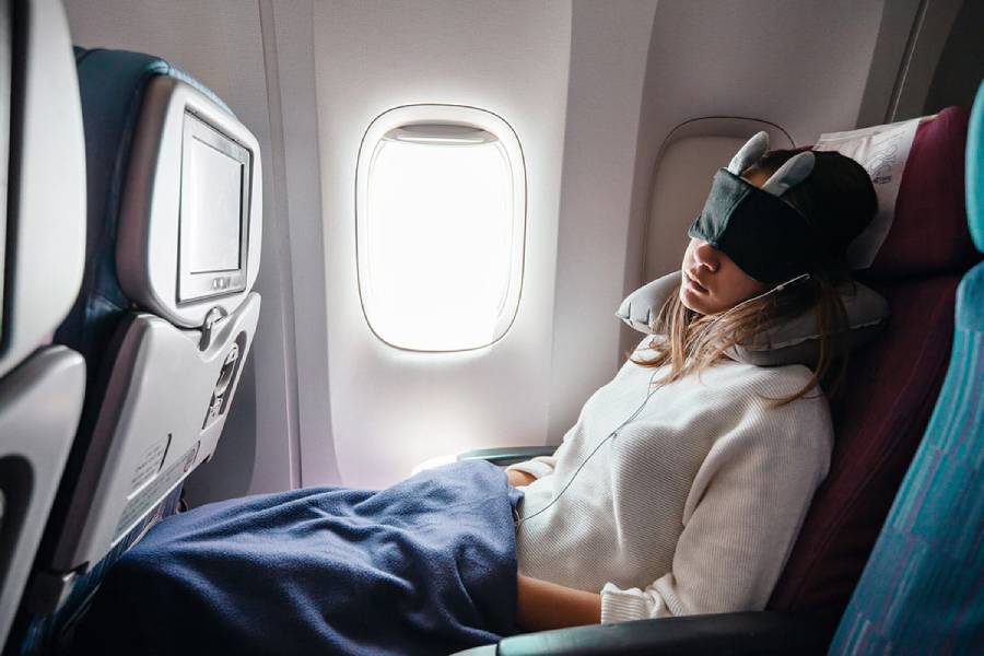 Handy tricks for sleeping on planes dgtl