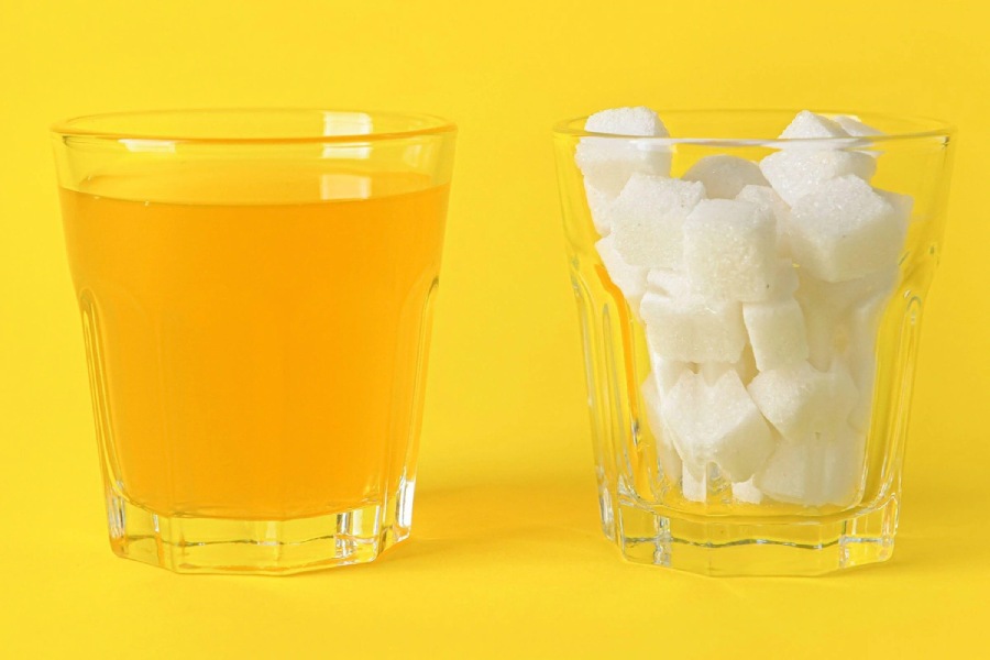  ব্রিটেনে তাজা ফলের রস এবং দোকান থেকে কেনা ফলের রস দু’ক্ষেত্রেই চিনি আছে বলে ধরা হয়।