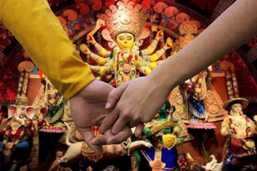 Love Life Predictions for Durga Puja Based on Your Zodiac Sign