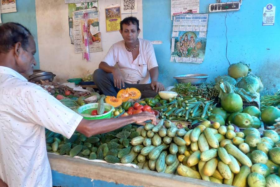 বর্ধমানের বাজারে। নিজস্ব চিত্র