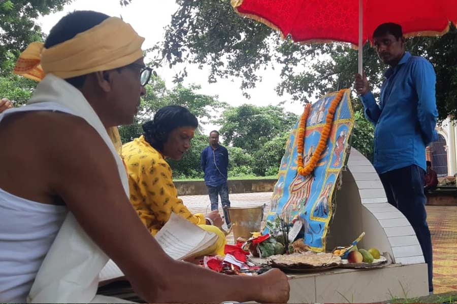 পটে চলছে পুজো। 