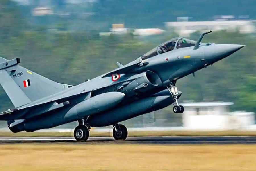 Fighter Jet to Air Defence System Know Indian Air Force fire power and arsenal 