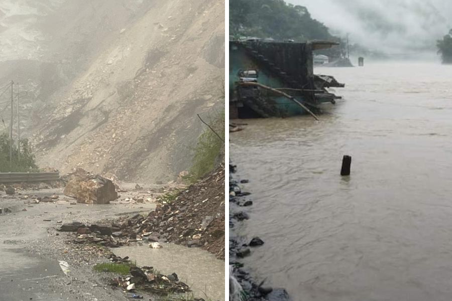 ভারী বৃষ্টির জেরে দার্জিলিং, কালিম্পঙের একাধিক জায়গায় ধস।