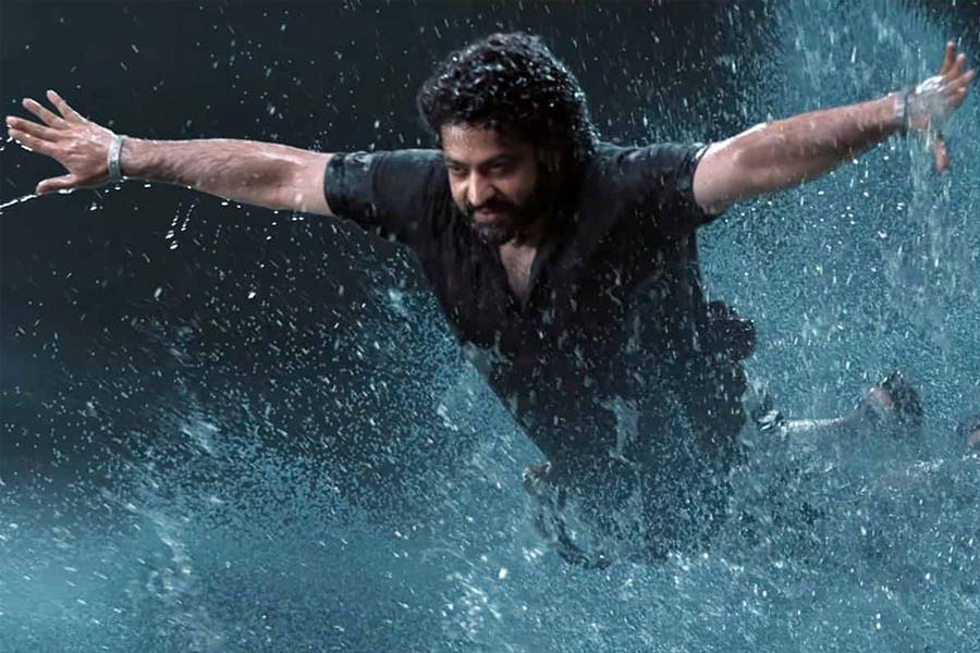 How many crores did Jr NTR, Janhvi Kapoor earn from Devara movie 