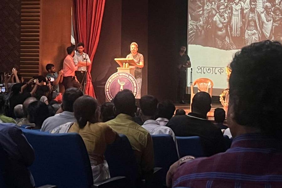 গণ কনভেনশনে মীর।