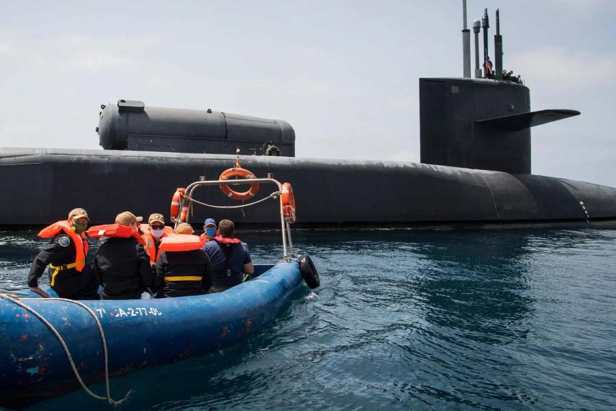 Chinese new Zhou class nuclear submarine mysteriously sank at Wuhan says America know the details 