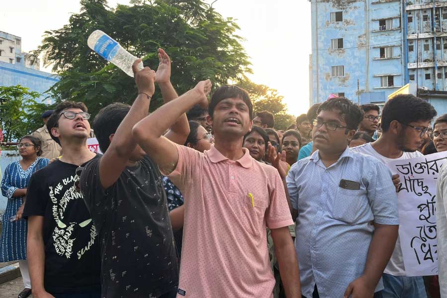 সাগর দত্ত মেডিক্যালে জুনিয়র ডাক্তারদের বিক্ষোভ।