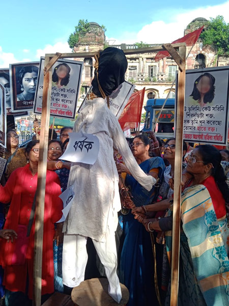 অগ্রগামী মহিলা সমিতির প্রতিবাদ। ধর্মতলা চত্বরে।