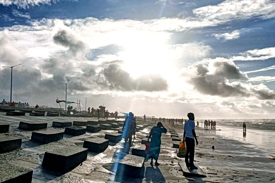 রবিবার কলকাতা-সহ কোনও জেলায় বৃষ্টির সতর্কতা জারি করা হয়নি।