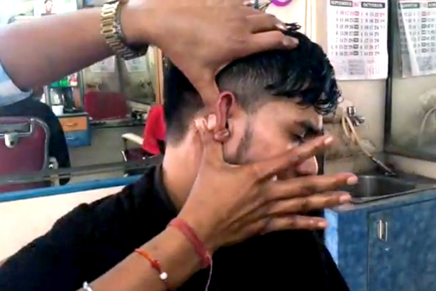 A man from Karnataka suffered a stroke after a barber\\\\\\\\\\\\\\\'s free neck massage