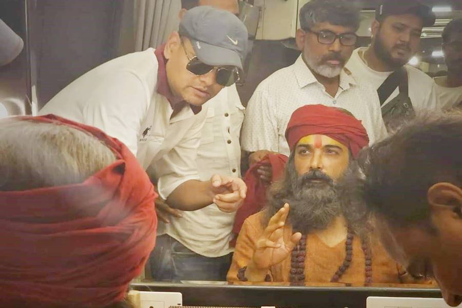 Image Of Subhrajit Mitra, Prosenjit Chatterjee, Somnath Kundu