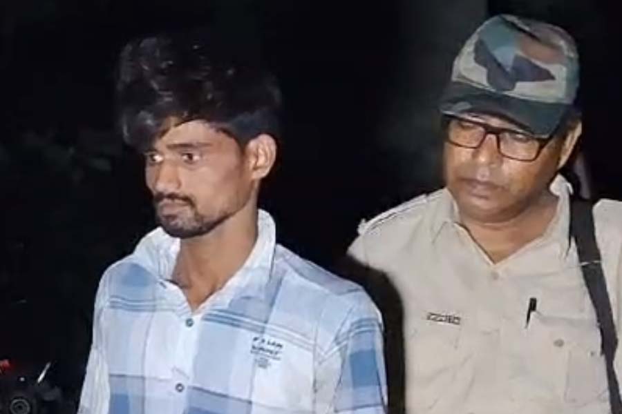 Man arrested in Murshidabad for smuggling heroin worth 10 lakh rupees dgtld