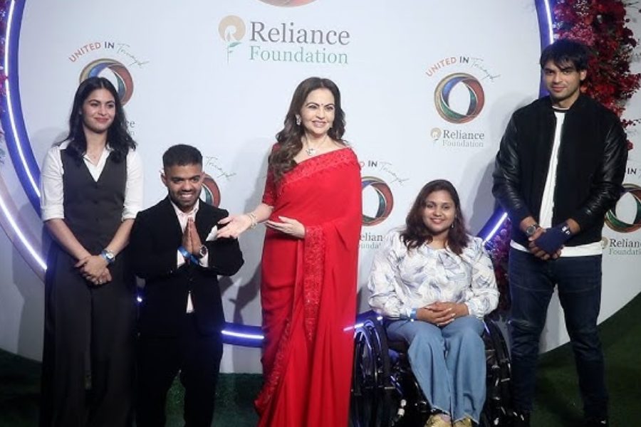নৈশভোজের আসরে আমন্ত্রিত ছিলেন মনু ভাকের, নীরজ চোপড়া, নবদীপ সিংহ এবং মোনা আগ্রওয়ালেরা।