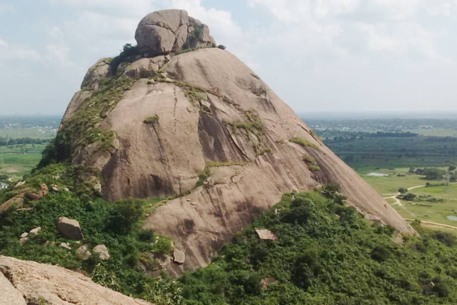 জয়চণ্ডী পাহাড় পুরুলিয়ার আর একটি দ্রষ্টব্য।