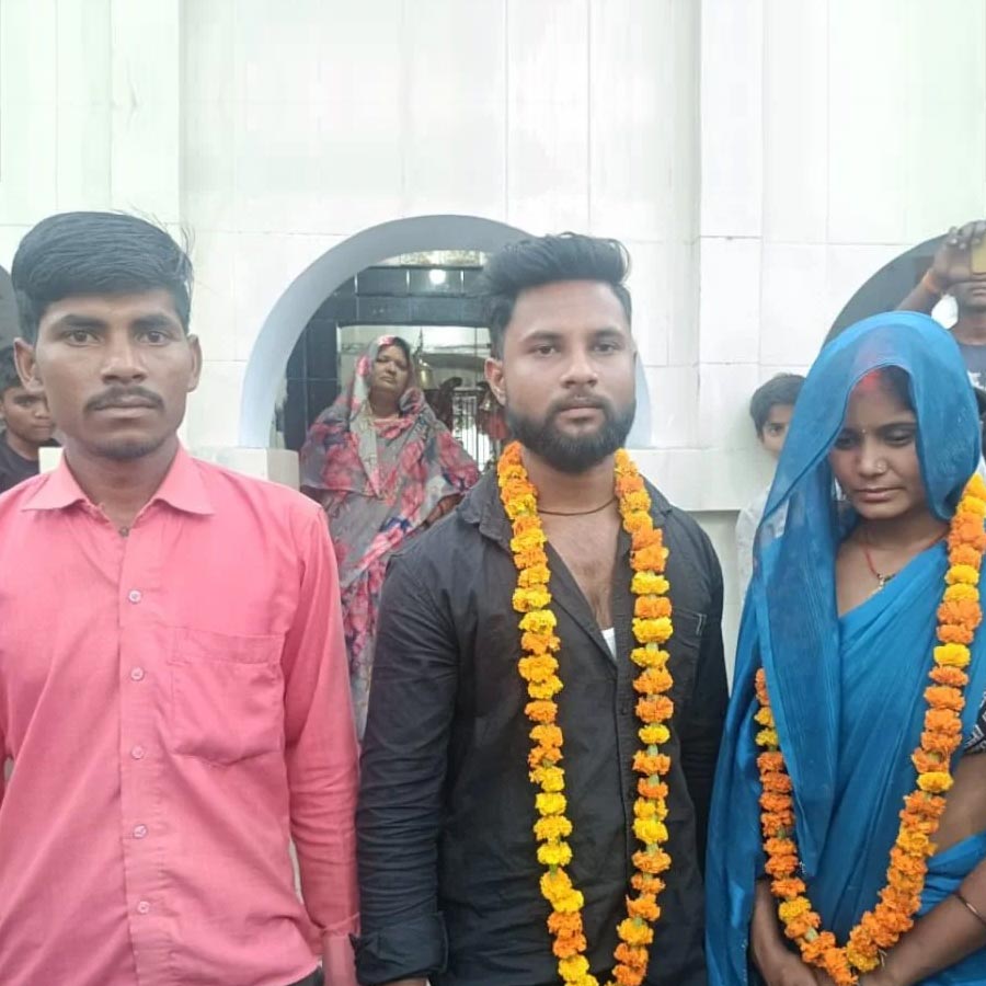 A man from Uttar Pradesh married his wife to her lover, but now he has brought her back home