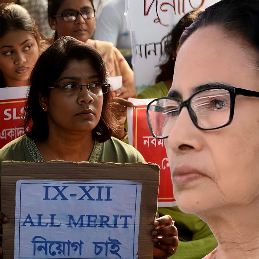 বৃহস্পতিবার সকালে সুপ্রিম কোর্ট এসএসসি মামলায় রায় দেওয়ার পর দুপুরে নবান্নে সাংবাদিক বৈঠক করেছেন মুখ্যমন্ত্রী।