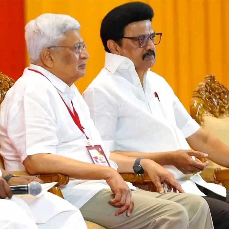 সিপিএমের পার্টি কংগ্রেসের সেমিনারে প্রকাশ কারাট এবং এমকে স্ট্যালিন।