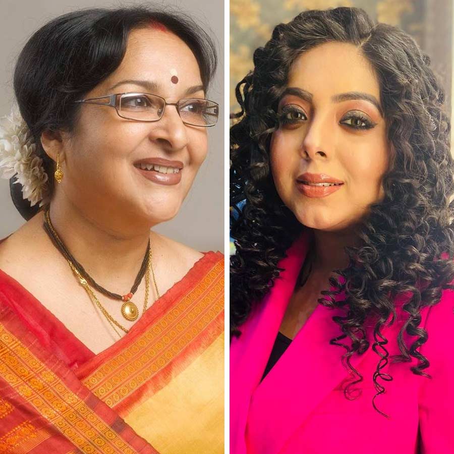 মমতাশঙ্করের পাশে শ্রীময়ী চট্টরাজ।