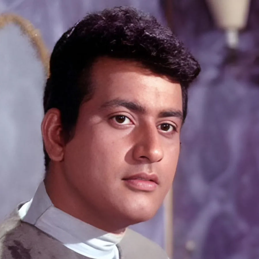 সত্তরের দশকের মাঝামাঝি সময়ে মনোজ তাঁর কেরিয়ারের চূড়ায় পৌঁছে গিয়েছিলেন। কিন্তু সেই সাফল্য বেশি দিন টেকেনি। আশির দশকে মনোজের কেরিয়ারের রেখচিত্র নিম্নমুখী হতে শুরু করেছিল। তাঁর কোনও ছবিই বক্স অফিসে ব্যবসা করতে পারছিল না।