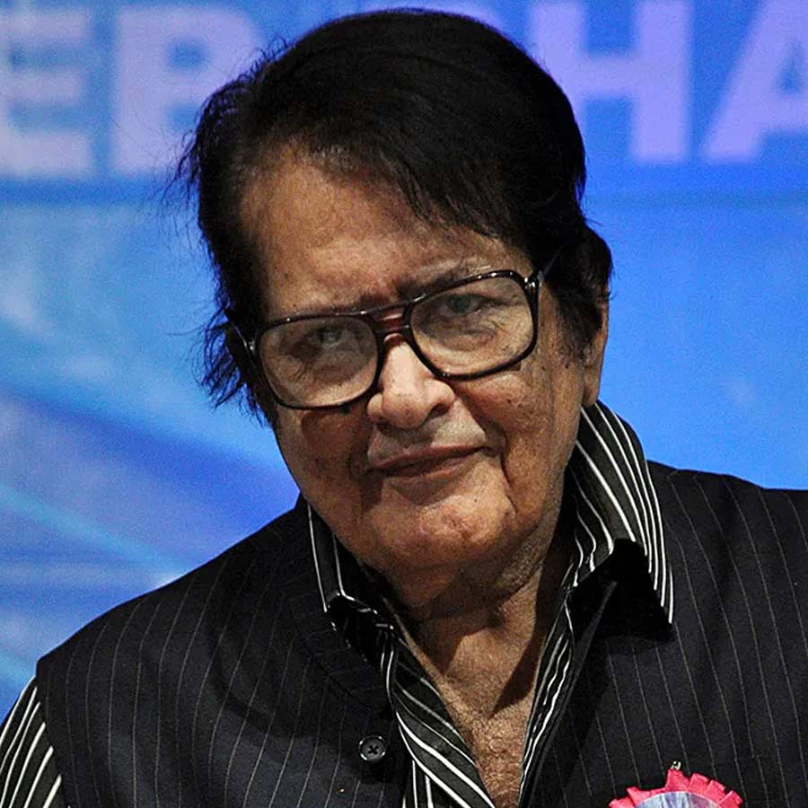 মনোজ জানিয়েছিলেন, দিল্লির এক প্রেক্ষাগৃহে শশীকে নিয়ে সিনেমা দেখতে গিয়েছিলেন তিনি। তার পর থেকে ঘন ঘন তাঁদের দেখাসাক্ষাৎ হত। মনোজের পরিবারের তরফে কোনও বাধা না থাকলেও শশীর মা এবং ভাই তাঁদের সম্পর্ক নিয়ে আপত্তি জানিয়েছিলেন।