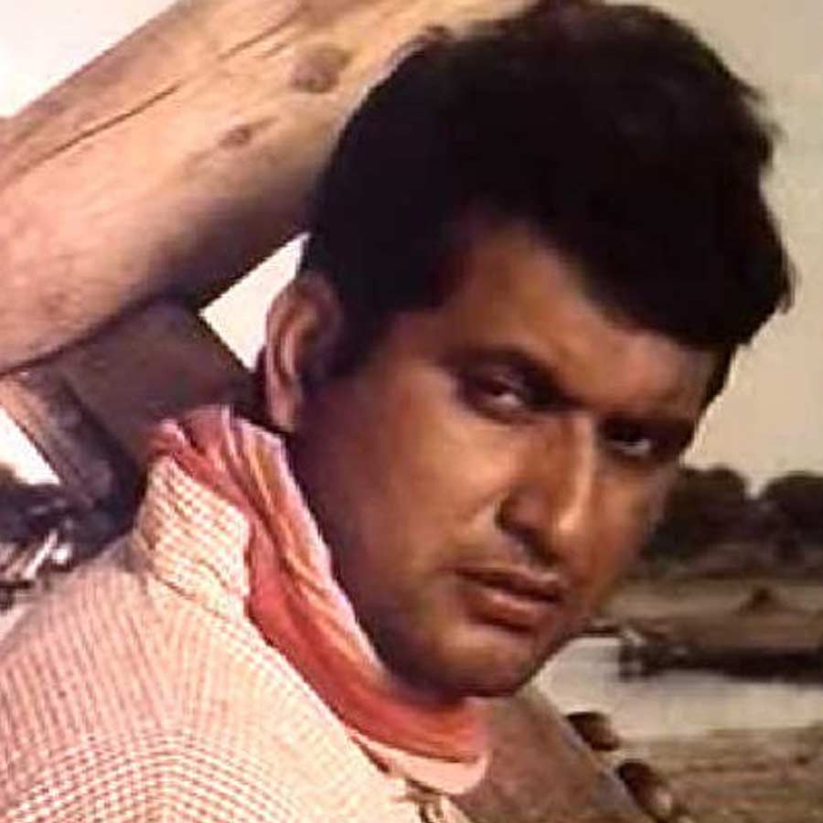 শশী জানিয়েছিলেন যে, মনোজকে বিয়ের পর চোখে চোখে রাখার নির্দেশ দিয়েছিলেন তাঁর আত্মীয়েরা। শশী বলেছিলেন, ‘‘মনোজ কত সুন্দরী নায়িকার সঙ্গে অভিনয় করত। আমার আত্নীয়েরা ভাবতেন যে, মনোজ বুঝি কোনও নায়িকার সঙ্গে সম্পর্কে জড়িয়ে পড়বে। কিন্তু ও এমন মানুষ নয়। সেট ওর কাছে মন্দিরের মতো। কাজ শেষ হলেই ও বাড়ি চলে আসত।’’