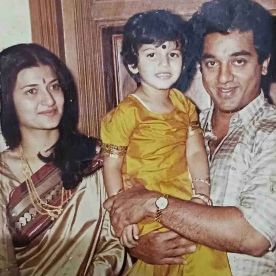 বিবাহবিচ্ছেদের পর অভিনেত্রী সারিকাকে বিয়ে করেন কমল। সেই সংসারও বেশি দিন টেকেনি। ২০০৪ সালে বিবাহবিচ্ছেদ হয়ে যায় তাঁদের।