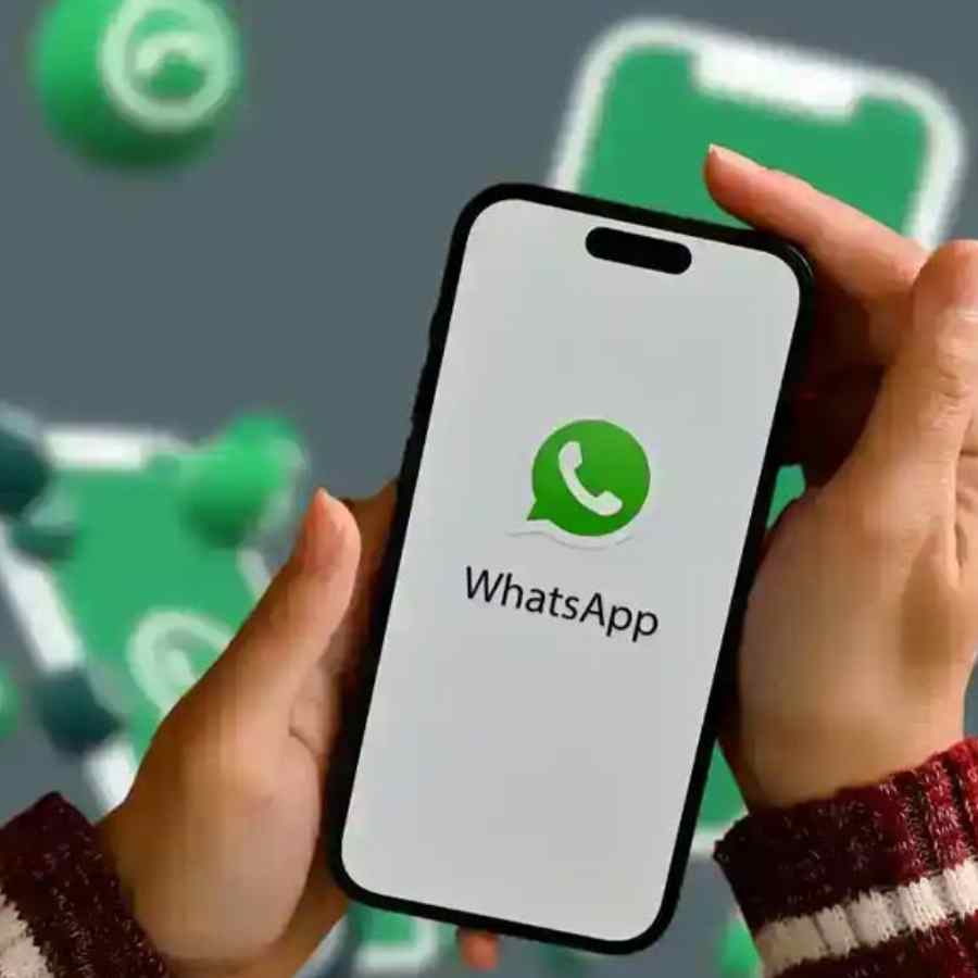 হঠাৎই বিভ্রাট হোয়াট্‌সঅ্যাপে। গোটা বিশ্বেই কিছু সময়ের জন্য থমকে গেল পরিষেবা।