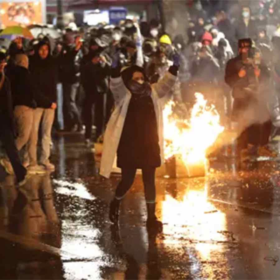 Turkish citizens protest against Dictatorship