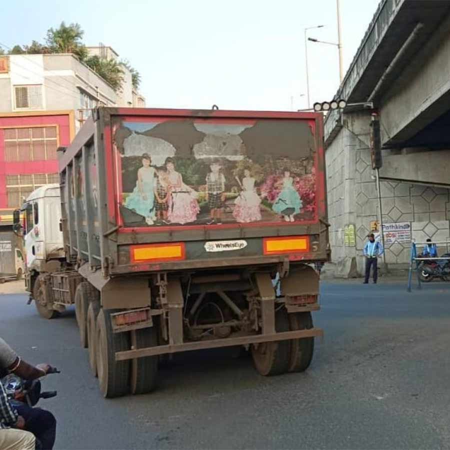 Dumpers without number plate running on roads