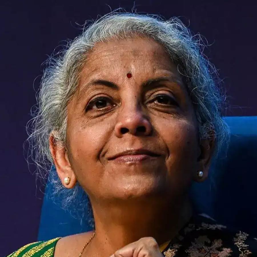 বিদেশ থেকে আমদানি করা কিছু পণ্যের উপর ভ্যালু অ্যাডেড ট্যাক্স বা ভ্যাট নিয়ে থাকে কেন্দ্র। এর পরিমাণ কম-বেশি ২৮ শতাংশ। মার্চে এ ব্যাপারে তাৎপর্যপূর্ণ মন্তব্য করেন অর্থমন্ত্রী নির্মলা সীতারমণ। এই কর কমানোর ব্যাপারে চিন্তাভাবনা করা হচ্ছে বলে জানিয়েছেন তিনি।