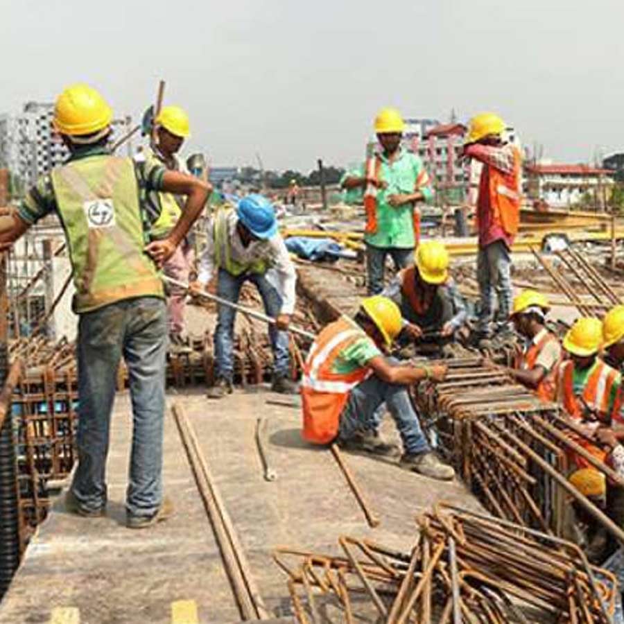 A section of migrant workers from Malda have alleged that they are being harassed in other states due to the unrest in Murshidabad and Kashmir