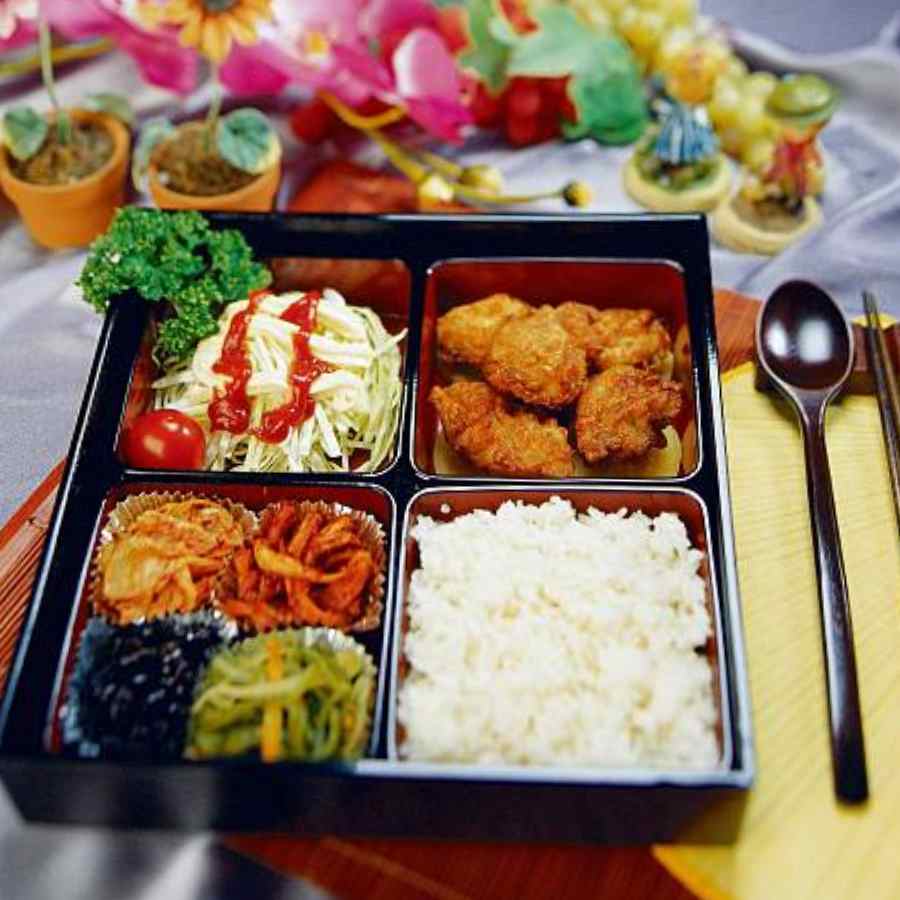 Storing large amounts of cooked rice in plastic container is very harmful