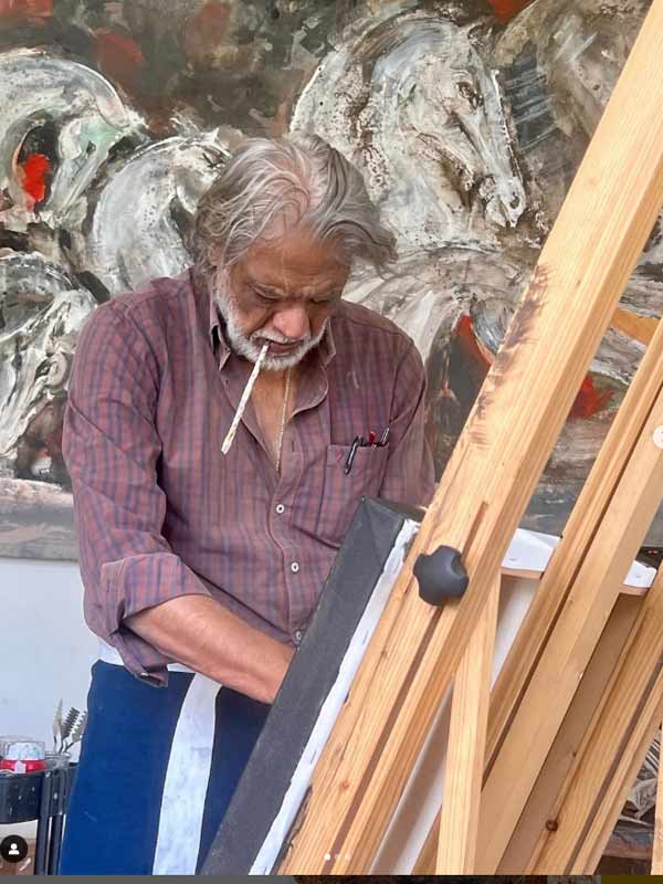 মুজফ্ফর বলেন, ‘‘যেখানেই যাই, আগে স্থানীয় সৃষ্টি যেমন দেখি, তার সঙ্গে দেখি চারপাশটা।’’