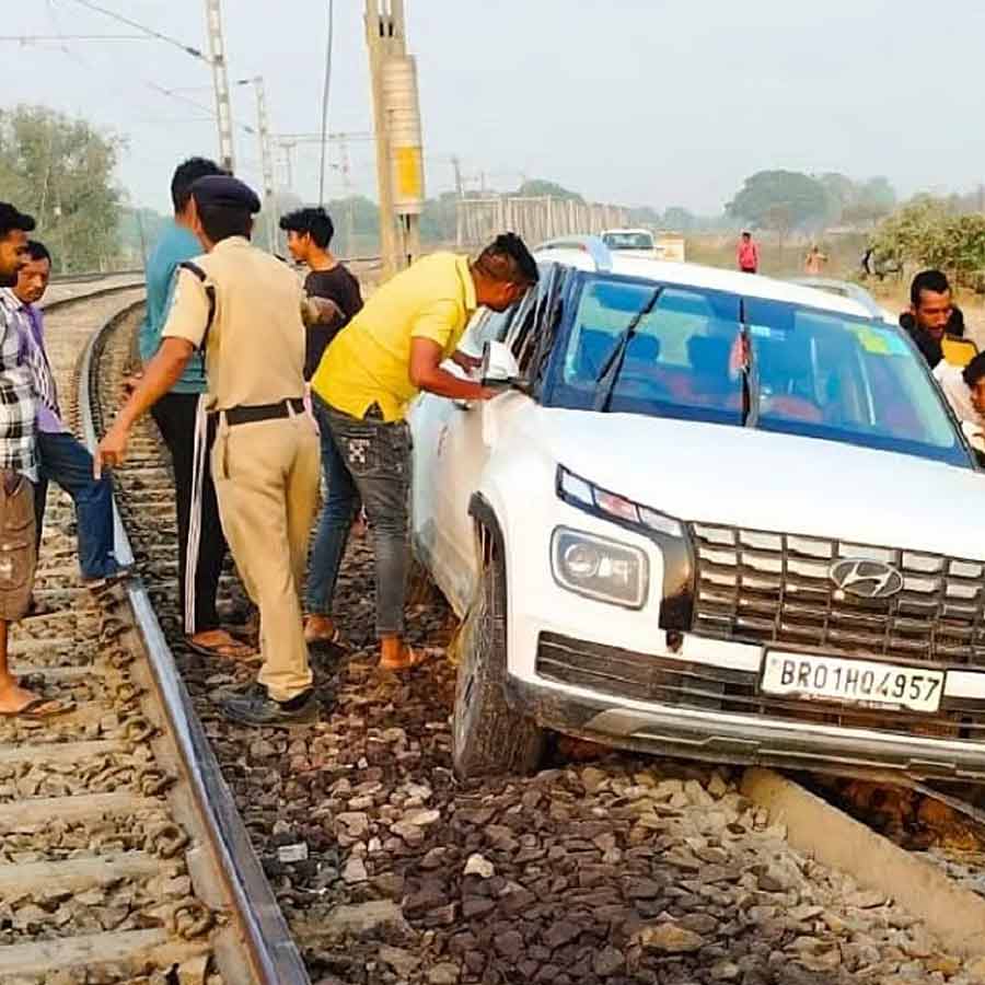 Man allegedly drunk drives onto rail tracks by follow Google maps in Uttar Pradesh, arrested later