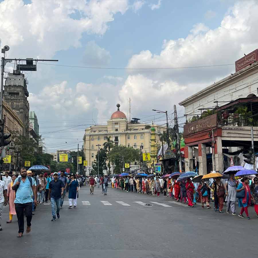 ধর্মতলা পৌঁছোল চাকরিহারাদের মিছিল।